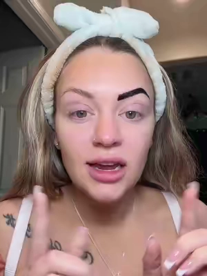 Peel off eyebrow tint! Was so easy to use and works as described. 100% worth the price. I will be using this again and again! Such an easy way to tint your brows with way less hassle. #eyebrows #eyebrowtinting #brows #browshaping 