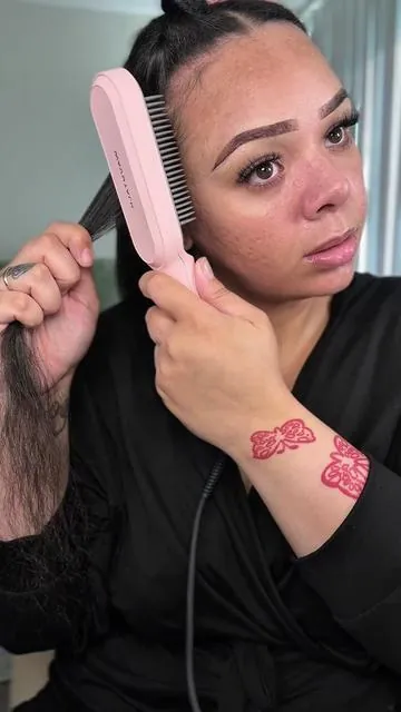 @wavytalkofficial Straightening Brush! 💕✨ One of my favorite most convenient Hot tools to date!  #wavytalk #straighthair #straighteningbrush #hairtok #tiktokshopfalldealsforyou 