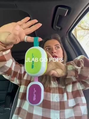 @JLab go pops in color 💚💕 #jlabgopop #fallintojlab #jlabholidaygifts #christmasgifts #tiktokshopcreatorpicks 