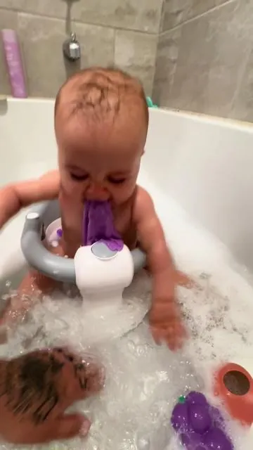 She’s growing so fast… but bath time like this? I’ll remember forever 🥹💧 #momlife #babymilestones #babymusthave #bathseat #falldealsforyou 