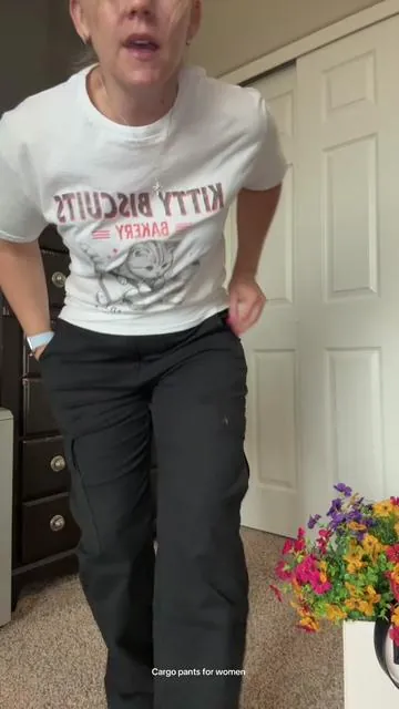 Women’s Streetwear Cargo Pants!   #cargopants #cargopantsforwomen #streetwear #tiktokshopblackfriday #tiktokshopcreatorpicks 