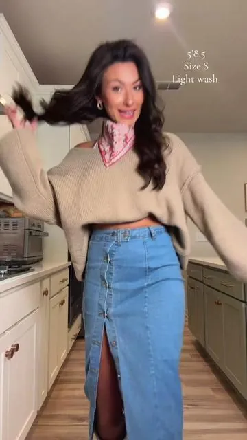 Cautttttttteeeee!  #denimskirt #denimskirtoutfit #longskirt #fallfashion #outfit 