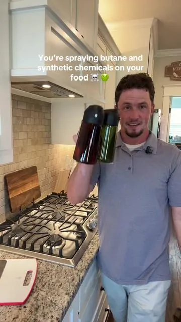 Healthier cooking starts with what you don’t use. Ditch the aerosol sprays full of propellants and additives — this glass oil carafe lets you control what goes on your food. Fill it with your favorite oil, spritz for light coverage, or pour when you need more. Simple, clean, and chemical-free cooking every time. #healthylifestyle #CleanEating #HomeEssentials #fallfestival #tiktokmademebuyit 