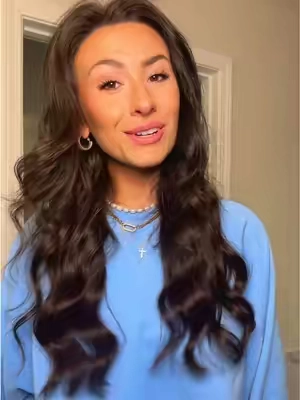 Love a quick little confidence boost!😋 taking new hair vitamins so ONE DAY yall won’t have to see me needing help with the length 😂❤️ already seeing less shedding so I’m excited about that!  #halohairextensions #hairextensions #realhumanhair #fullshinehairextentions 