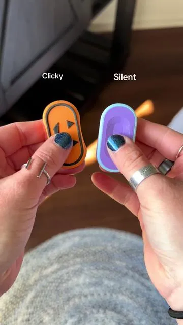 Clicky vs silent spooky edition #fidgets #fidgetsss 