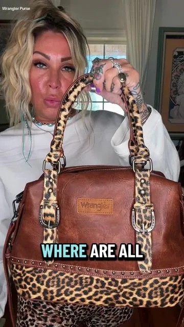 Wrangler Purses are so good if yall don’t know it yet! This one… The Wrangler Doctor Bag is one of my favorite purses because I just love the shape and size so much not too mention the leopard print and that it comes with a whole other mini purse and coin purse inside of it!!!🤩 #wranglerpurse #wrangler #westernfashion #westernstyle #purse @Rustic Charm Bootic 
