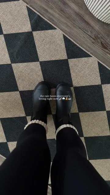 These are always sold out and for good reason; they’re the PERFECT boots 🤌🏼✨ #EarlyBlackFridayDeals #ChristmasGiftIdeas #GiftsForHer #CozyVibes #CuteShoes 