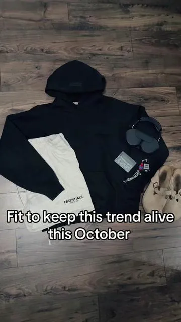 Fit to keep this trend alive this October #fallfit #fittogo #outfitinspo #fashion #trending 