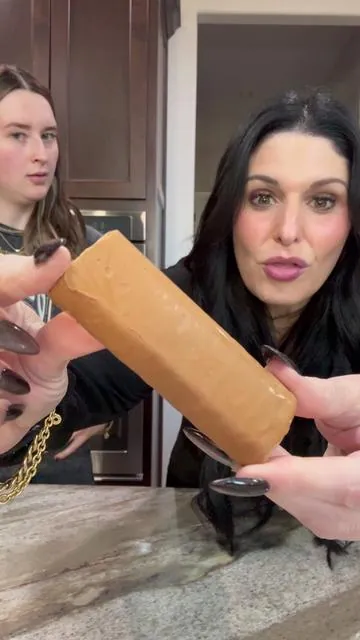 ⭐️THE BEST PROTEIN BAR⭐️ watch us make the most delicious dessert featuring the best chocolate peanut butter marshmallow protein bar 👀 #tiktokshopcreatorpicks #dessert #protein 