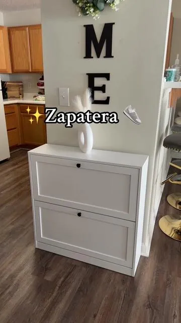 Hermosa zapatera para organizar todos tus zapatos #shoes #shoescabinet #organizedhome #homedecor #cabinet 