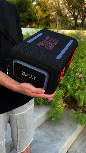 S95  One word: BOOM 💥#tiktokshopbacktoschool #speaker #bocina #outdoorparty #ZEALOT #musiclover #parati #waterproofspeaker #foryou #viralvideo #bluetoothspeaker #musicislife