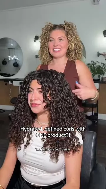 Think you need layers of products for hydrated, defined curls? 👀👇 Think again. Flo-etry gives you both — in one styler 🤩 @Haley_Sexton #colorwow #curlyhair #curlyhairtips #curldefinition #curlstyling 