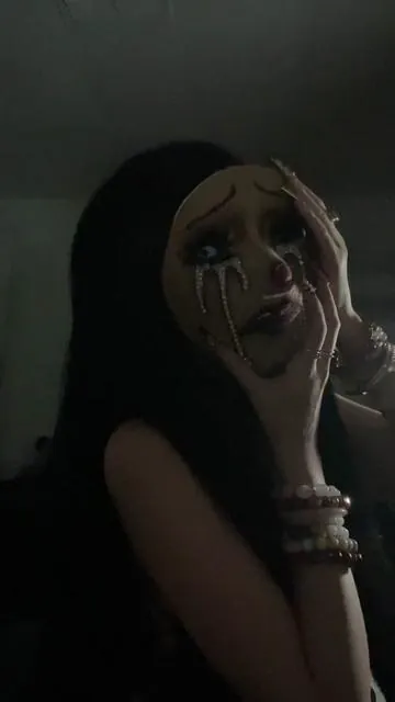 Get your palettes now !🖤|| vid inspo@nikiss_viperr#clownmakeup #scary #creativemakeup 