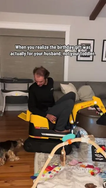 When your blue collar husband has more fun with your toddlers birthday gift than your toddler😂   #parentsoftiktok #dadsoftiktok #bluecollarhusband #firstimeparents #birthdaygift 