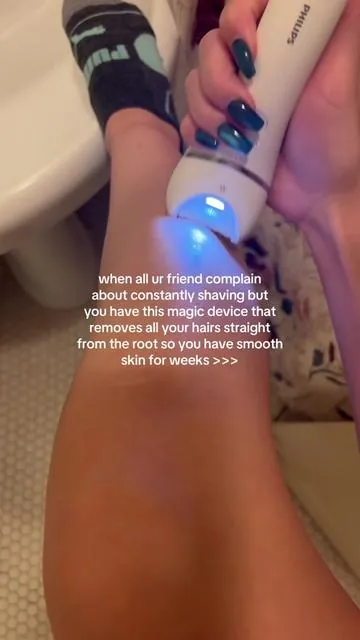 feel smooth and confident longer with the philips beauty epilator series 8000. this powerful yet gentle device removes even the finest hairs from the root for up to 4 weeks of silky skin. it’s designed with an extra wide head to cover more area in one pass and built-in light so you never miss a spot. use it wet or dry - in the shower or on the go - with 3 smart accessories for every area of your body. perfect for anyone who wants salon-smooth results without the hassle or irritation of shaving 🪒 🚫👎🏼 #fyp #epilator #hairremoval 