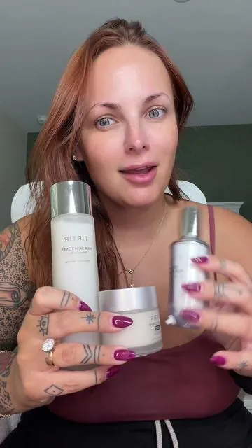 Such a beautiful finish on these products. #tirtir #koreanskincare #affordableskincare #skinprep #glassskin 