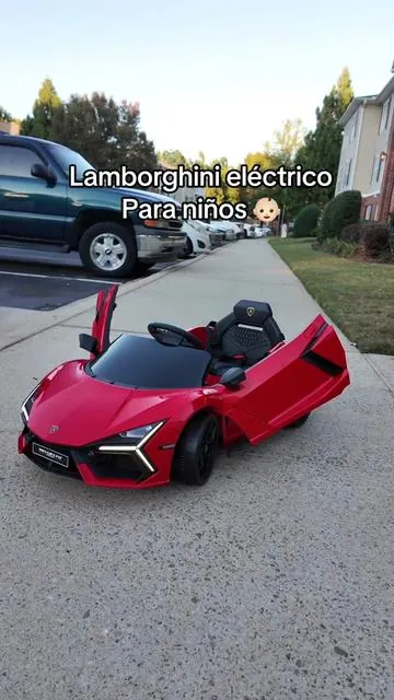 La mejor opción de regalo para navidad o cumpleaños de tu niño 😍 este Lamborghini eléctrico tiene 3 velocidades se puede conducir manualmente y con el control remoto 🎛️ trae música a bluetooth y puedes elegir el color que más prefieras @Dripex Baby #babycar #lambourghini #carroeletrico #toys #giftidea 