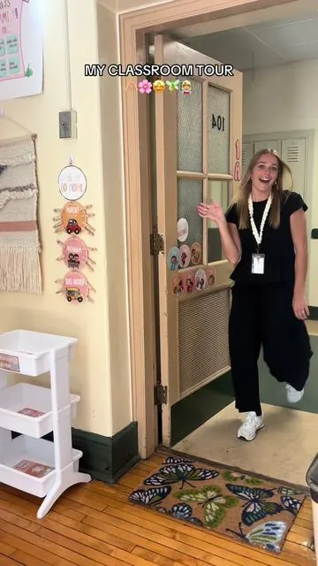 Finally posting my tour of my first grade classroom!! I’m so bad at tours LOL #classroomtour #classroom #classroomsetup #teachersoftiktok #teacher 