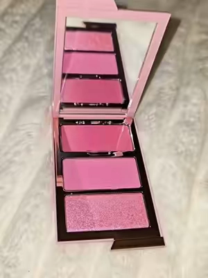 #blushtriopalette  #onesizebeauty  #onesizedblush  #blushviral  #makeup 