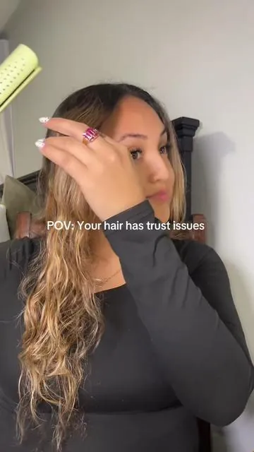 My hair is getting the ✨ protection, ✨she needs,  is yours? @wavytalkofficial #wavytalk #heatprotectant #wavytalkheatprotectantspray #protectyourhair 