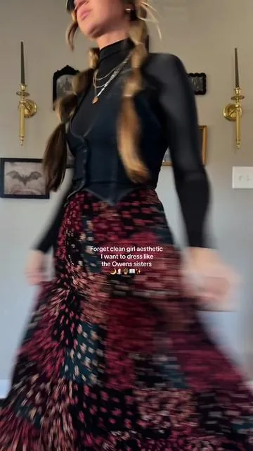 The most flattering skirt ever 🖤  #witchyaesthetic#boho 
