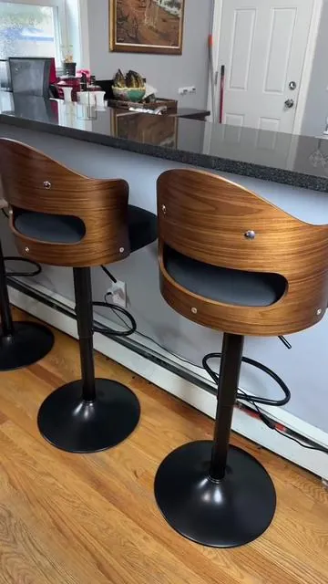 #SwivelBarstools sumamente enamorada que eres de estas sillas que son para barra mi amor te van a encantar a mí me encantaron Vintage, esto que trae de madera es súper hermoso, se ve súper bello, le da un aspecto diferente y elegante a tu espacio, te voy a dejar el link en el carrito naranja, búscalas que están a un excelente precio, incluso han bajado de precio