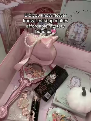 Flower knows makeup makes mystery bundles! Time to get yours c: #flowerknows #flowerknowsmakeup #makeuptok #makeup @フラワノーズ（FlowerKnows） 