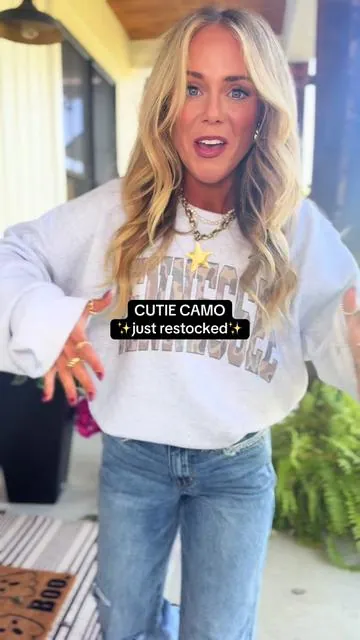 Under $30 + free shipping today- so R U N 🤎✨🫶🏼 #statesweatshirt #camosweatshirt #camo #fallfits #sweatshirt #fallfit #sweaterweather #momfashion #momlife #ootd #fallfashion #outfitoftheday #sahm #comfyclothes #cozy #athleisure #athleisurestyle #millenials #tiktokshopcreatorpicks #tiktokshoplabordaysale #fallfreshness #TTScategoryAmbassador 