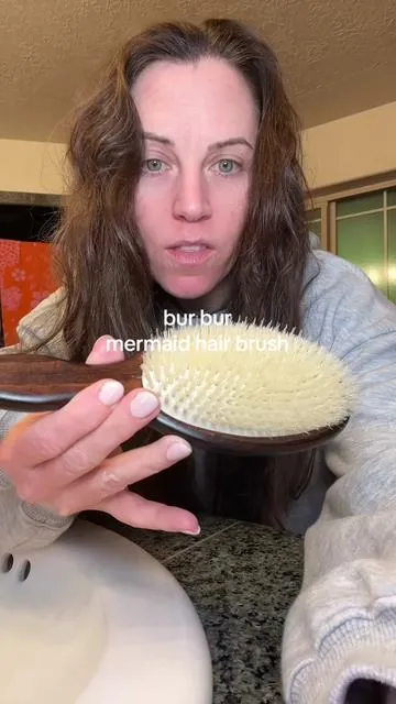 This is easily the best hair brush l've ever tried @BUR BUR   #burbur #hairbrush #boarbristlebrush #smoothinghairbrush #besthairbrush