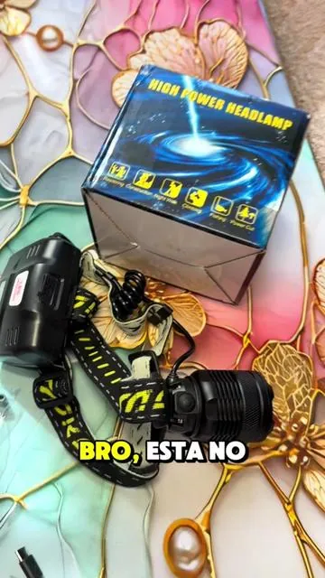 La lámpara que hace ver hasta tus malas decisiones 💡😂 #tiktokshopcreatorpicks #tiktokshop #ModoBrilloOn #LuzDeBro #MokoHeadlamp 