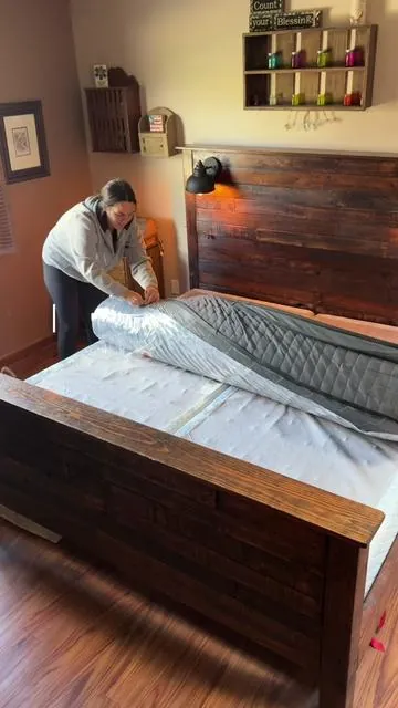 This mattress literally exploded out of the plastic 😭 but honestly… it was so worth it. The 14” king size looks and feels way more expensive than it is — plus it’s got built-in lumbar support, so it’s actually good for your back too! #matressinabox #matress #bedroomgoals #comfyvibes #lumbarsupport @EVLWZL Mattress 
