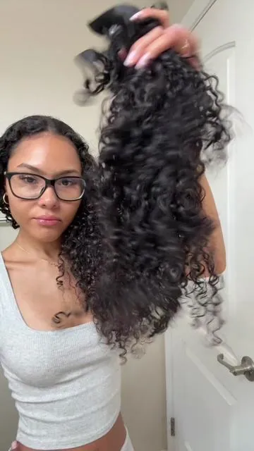 OBSESSED with these clip ins😍✨@Luvmehair #luvmehair #luvmeclipins #curlyhair #curlyclipins 