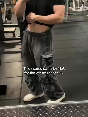 Recommend you size down these come baggy 🙌 they’re thick too so they’re perfect for the cold days #gym #youngla #cargopants #baggypants #thick 