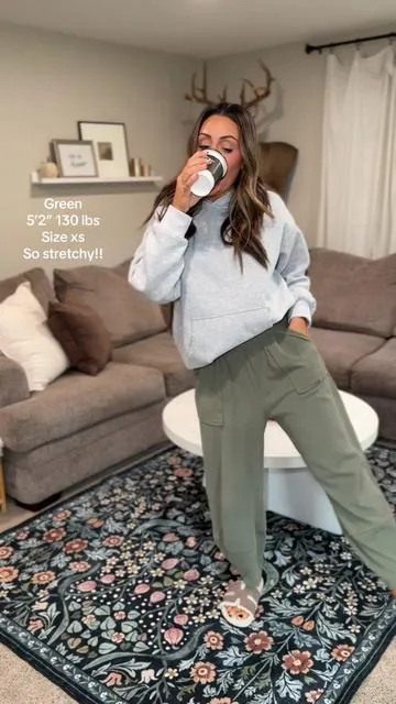 I liiiiive in these in the fall because they’re pretty lightweight 😍 @TanmingFashion #sweatpants #barrelpants #tiktokshopcreatorpicks #womensfashion #fallfashion 