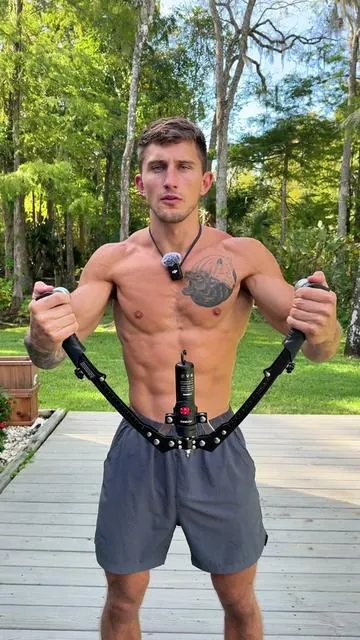 Level 15 is no joke! So many ways to use this portable resistance machine. You can even do ab rollouts to build up the core. My favorite is the chest press. The pump is amazing. A great way to build muscle anywhere! This is the most affordable I’ve ever seen it. Take advantage of the sale if you’re interested. The link is in the bottom left corner of the video! #chestworkout #homeworkout #core #abs #outdoorfun #armworkout 
