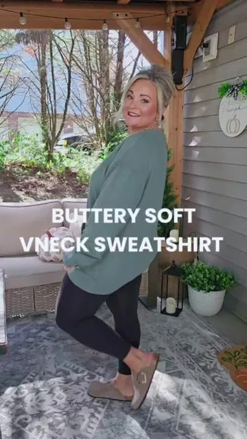 This is so buttery soft...I don't want to take it off! @AUSELILY  #sweatshirt #outfitideas #outfitinspo #falloutfits #CapCut 