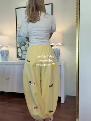 The butter yellow FINALLY restocked! @aelfriceden_official never misses- tag your weenie dog owning friends! These are perfect! Wearing size M! #aelfriceden #weeniedog #daschund #sweatpants #christmasgiftideas 
