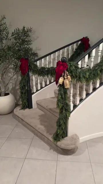Absolutely worth the hype!! #christmasgarland #tiktokshopblackfriday #tiktokshopcybermonday #tiktokshopholidayhaul #tiktokshopcreatorpicks 