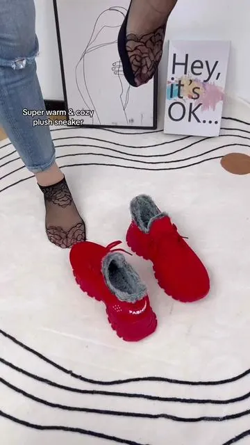 Super warm & cozy plush lined winter sneaker #viralshoes #trendyshoes #womenshoes #sneakers #womensneakers #plushshoes #platformsneakers #walkingshoes #tiktokmademebuyit #tiktokshopblackfriday #tiktokshopcybermonday #spotlightfinds 