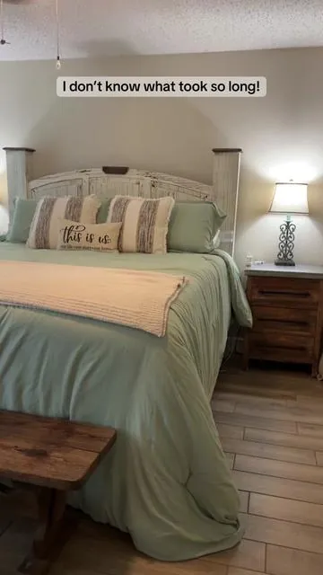 Tired of your comforter being too small for the bed? This one has it covered, literally. #kingsize #bedding #cozybedroom 