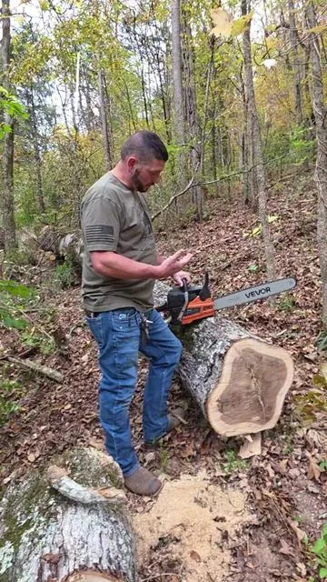 This 62cc 3.8HP VEVOR gas chainsaw is built to tear through thick logs and firewood like it’s nothing. With a 20-inch bar and powerful engine, it’s perfect for the farm, the woods, or backyard jobs. Reliable starts, smooth cuts, and serious torque every time you pull the trigger. #chainsaw #woodcutting #outdoortools #blackfriday #cybermonday 