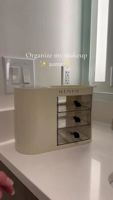 Loveee this makeup organizer it’s so so cute 