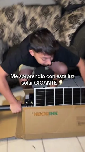 Esta Luz Solar gigante si nos sorprendio 💡 #outdoors #solarlights #outdoorlights #backyard #streetlight 