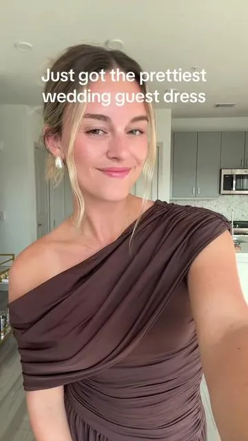 My fall wedding guest dress and she’s perfect 🤎🍂 #fallfashion #weddingguestdress #weddingguest #fallwedding #tiktokviral 
