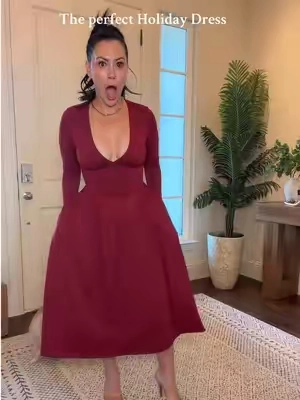 The Perfect Holiday dress! #tiktokshopcreatorpicks #tiktokshopfalldealsforyou #TikTokShopFashion #holidaydress #christmasdress 