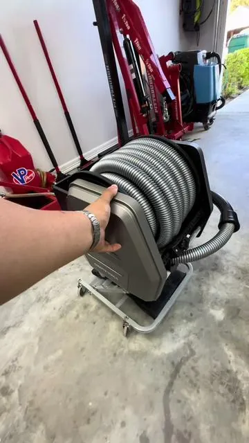 Encontré en tiktok shop este reel de manguera para aspiradora & al fin podré tener mi área de limpieza organizada 😩🚘👌🏼 #giraffe #vacuum #tools #autodetailing #foryoupage 