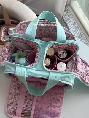 Obsessed!!🌸✨to be honestly this toiletry bag is so cute with the floral print!!🌸✨ My trip calling me and I’m need a new toiletry bag be cute!! #makeupbag #toiletrybag #travelaesthetic #cosmeticbag #floraldesign 
