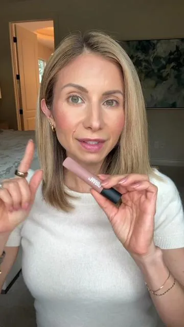 If you’ve got even a hint of green in your eyes, this is the shadow you need. @makeupbymario Long Wearing Cream Eyeshadow in the shade Mauve ✨ #over40makeup #softglam #newmakeup 