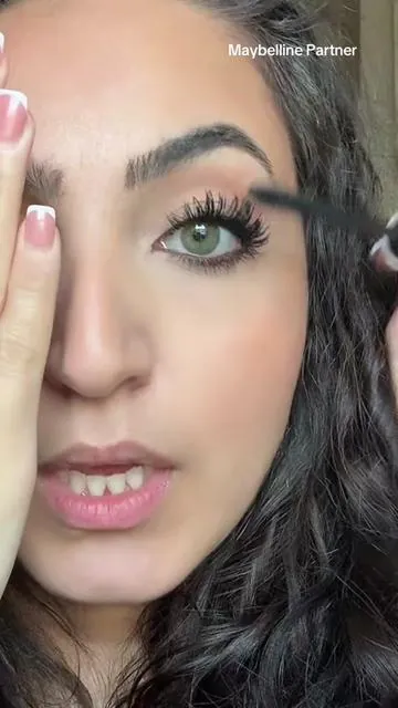Get you a mascara that makes people think you have naturally long lashes #mascara #maybellinepartner  #ShopMaybellineSuperBrandDay #tiktokshopcreatorpicks #tiktokshopblackfriday @Maybelline NY 