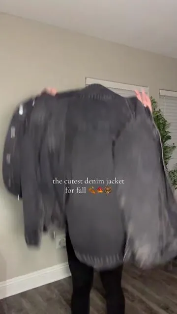 can’t go wrong with a black denim jacket for the fall 🤭✨